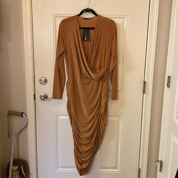 Fashion Nova Dresses & Skirts - NWT Fashion Nova Highly Classified Ruched MIDI Dress,1X, 92% Polyestr,8% Spandx